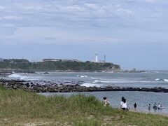 長崎海岸から犬吠埼灯台が見ます。
