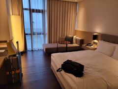 ホテルはシンラステイ　ソブサン(西釜山)という所で、韓国側の会社が手配してくれました。出来たででとでもきれいでしたが釜山市からかなり離れておりました。。。