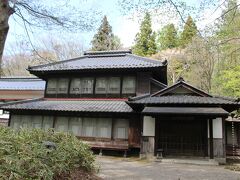 資料館と共通入館券だったのでこちら旧雨宮邸へ
雨宮敬二郎は明治時代一代にして財閥を築いた人物。
軽井沢の開発事業もの中心人物でもあった。
こちらも内部は撮影不可。