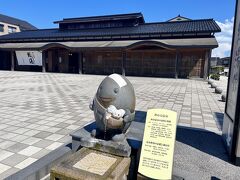 七尾駅で降りて、バスで和倉温泉へ。
総湯で温泉に入ります。

七尾駅14:00ー和倉温泉バスターミナル14:19　バス

路線バスが七尾駅→和倉温泉駅→和倉温泉と走っているので、
バスの時間にあわせて七尾駅か和倉温泉駅で降りるといいです。
今回は和倉温泉駅で降りると30分待ちだったので七尾駅利用。