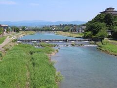 犀川の上流方面（桜橋より）。
金沢でたくさん撮った画像のなかで、けっこうこの風景はお気に入り！