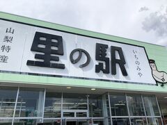 御坂みちを順調に走ってここまで来ました♪

反対車線は河口湖湖上祭に向かう車（たぶん）で混んでいましたよ