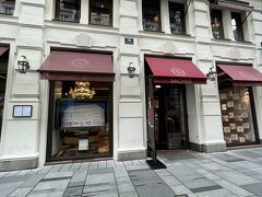 こちらは「cafe Sacher」
お持ち帰りの場合は、こちらの店舗から購入します