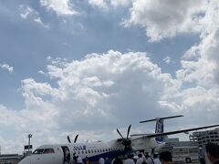 長崎空港からまずは伊丹へ飛び、伊丹から高知空港へ飛びます。
伊丹空港からはボンQでの空の旅です。