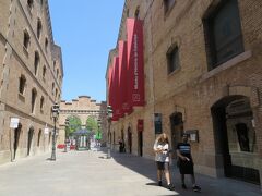 カタルーニャ歴史博物館もあります。
例のごとく、この時間はお休みなので先に進みます。