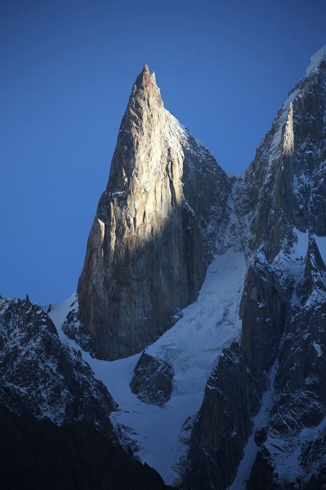 カリマバードから見える「レディーフィンガー」<br />これで6270mもあるというから、意味が分からん。