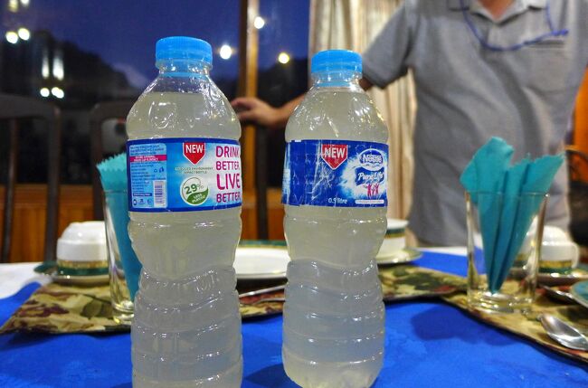 イスマイリ派が多いので、飲酒には比較的寛容。<br />フンザワインと呼ばれる焼酎？も手に入るが、間違っても人前で飲んだり、酔っぱらって歩かないこと。<br /><br />パキスタンは禁酒国家であって、酒は麻薬と同じ扱いであることをお忘れなく。