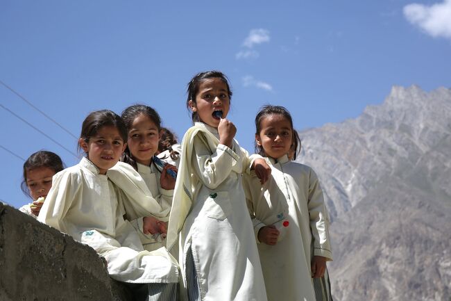 イスラム教の戒律が厳しいパキスタンにあって、フンザ地方は比較的ゆるい。