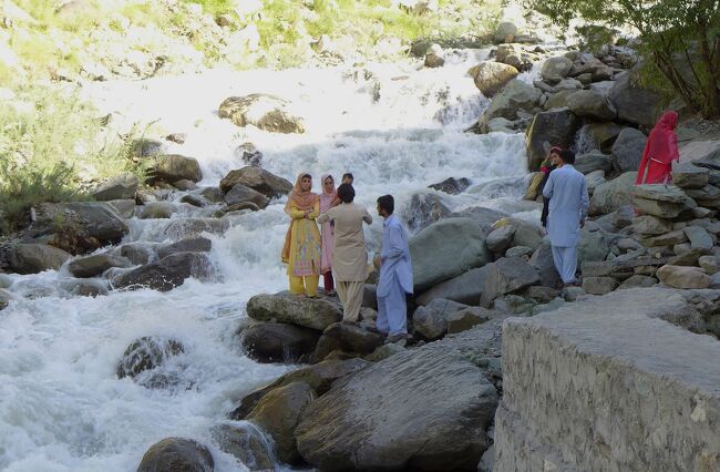 カラコルムトレッキングに良い季節は、とっても暑い季節でもある。