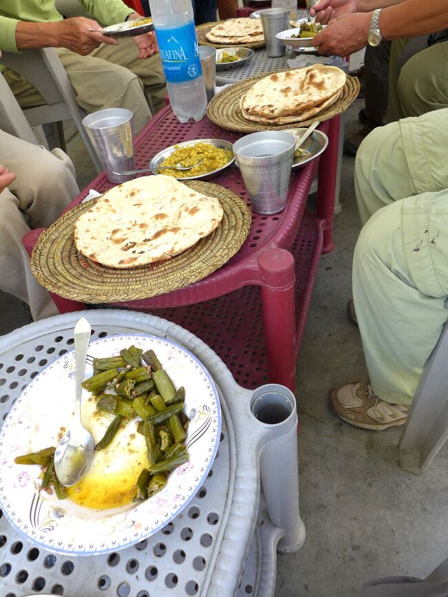 涼しい風が吹き抜けるレストランでランチ。