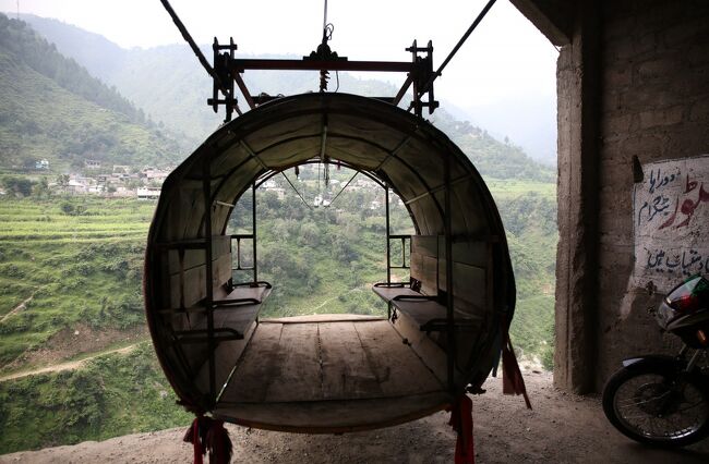 パキスタンの川ではよく見掛ける、簡易ロープウェー？