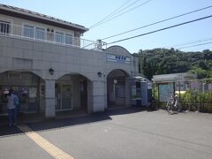 2.5kmは歩いたかな。
京急逗子線の神武寺駅に到着。
ここまで来ればあとはキンキンに冷えた電車で涼めるぞ～