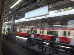 金沢八景で横須賀方面に乗り換え。
このあたり、冷房で生き返ったので話に夢中で写真撮り忘れてた　笑