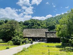 和田家は白川郷で一番大きな合掌造りだそうです。