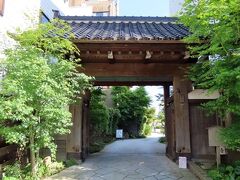 承証寺の北隣、旧鶴来街道を北上して右手、宝勝寺。