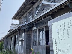 焼尻郷土館。
石川県から焼尻に移り住んだ小納家の邸宅。
店舗や郵便局、電信局も併設した住宅。
電話交換代も展示されていました。
受付の方やご近所さんと思われる方が丁寧に説明してくださり、とても楽しい時間を過ごせました。