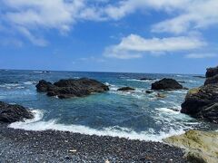 室戸岬の先端である灌頂ヶ浜に着きました。
幕末を生きた土佐の志士達も同じ風景を観て、遥か彼方の外国に想いを馳せた事でしょう。