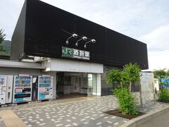 酒折駅の駅舎。
ここも新しく見えるが、建てられたのは15年ぐらい前らしい。
そもそも、この駅で乗り降りするのも初めてだと思う。