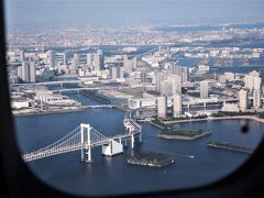 【羽田空港着陸まじかの風景】
レインボーブリッジが眼下に.....都心の真上の飛行です。
　　　　　　　　　　　　　　　今後事故無いことお祈ります。
　　　　　　　　　　　　　　　　　　　　＜パタヤ旅・完＞