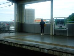 17:18、本塩釜駅に停車、かれこれ10年前の年末年始、冬の東北ローカル線乗り鉄で初めて訪れて宿泊したのが懐かしい