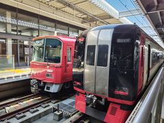 空港からは電車で移動します。たぶん生まれて初めて乗る名鉄特急。特急といっても料金不要の一般席と有料の指定席が混結されるタイプです。小田急のロマンスカーみたいに全車指定席ではなくて、南海電車の和歌山行きサザンみたいな感じですかね。ちなみに指定券は距離に関わらず360円（安っ！）。岐阜までの1時間ちょっとをまったり過ごしました