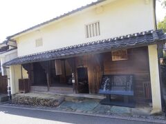 町家資料館。
1793年築の家を復元していて、中の見学ができます。