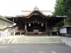 「亀田八幡宮」の立派な拝殿。
1390年に、敦賀の気比神宮から八幡大神の分霊を奉還したと伝わります。