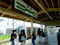 吉田駅では12:31発の弥彦線東三条行に乗り換えます