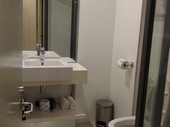 1時間待ってやって部屋に入れました

Ramada Suites by Wyndham Wailoaloa Beach Fiji
TRIP.COMから予約して１泊26870円くらい、２ベッドルーム