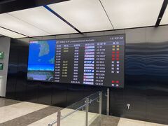 金浦空港には、予定より15分早着致しました。

その一方で、日本航空91便は恐らく台風6号によるものだと思われますが、10時間遅延しておりました。

何事もなく、定刻で無事に運航していただいたアシアナ航空に感謝しております。