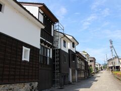 八尾の街並み
富山市南部を占める八尾(=やつお)は、飛騨山地の北斜面に位置しています。