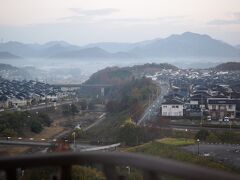 6：30　ザ・セレクトンプレミア神戸三田ホテル
目覚めてカーテンを開けると、うっすらと雲海が出ています。