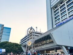 中央線乗り継いで中野とーちゃく。

こちらで開催されてたのは
盆踊りを何人で踊れるかという
ギネス記録に挑戦するイベント。

時間は18:30。
もうスタートしててもいい時間。