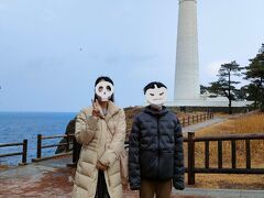 2日目朝、お天気は残念ながら雨。
やっぱりレンタカーを借りていて正解でした。
朝食を済ませて中海、宍道湖を横目にいざ出雲大社へ。
宍道湖の辺りではかなりの土砂降り、出雲大社前では小降りでしたがもう少しで止みそうだったので出雲日御碕灯台まで脚を延ばしました。