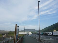 6:00 浜名湖の先愛知県境手前の道の駅 潮見坂で1時間くらい休憩。
まだ涼しいが、この先はエンジン停止、エアコンかけずに休憩できないだろうなぁ。