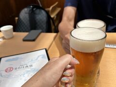 １０時開店で一番乗りで店内へ。
早速ビールでカンパイ～♪(*^^)o∀*∀o(^^*)♪
《キリン一番搾り》７２０円×３＝２,１６０円なり！

【まるは食堂】
http://www.maruha-net.co.jp/