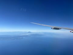 そんなこんなで日本上空。
富士山が綺麗に見えた。

これでバリ旅行記は終了です。
久しぶりの海外旅行はとっても楽しかったです。
早くも来年の夏休みはどこへ行こうかなーと考えています。
読んでいただいてありがとうございました。