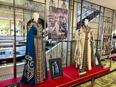 １２：４５

日比谷シャンテ２階のステージ衣装コレクションを観にやって来ました。

前回の大劇場公演『ディミトリ』のものは、以前宝塚歌劇の殿堂で見ました。