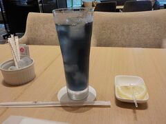 バタフライピーがありました。沖縄で飲んで美味しかったやつ
アイスで頼みました。
