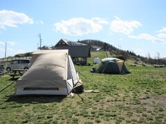 15:30　五段高原姫鶴平キャンプ場（愛媛県上浮穴郡久万高原町）快晴・5℃
高原で強風が吹いていたので、テントが吹き飛ばされないか、心配になりました。
晴れているけど5℃と、非常に寒い！