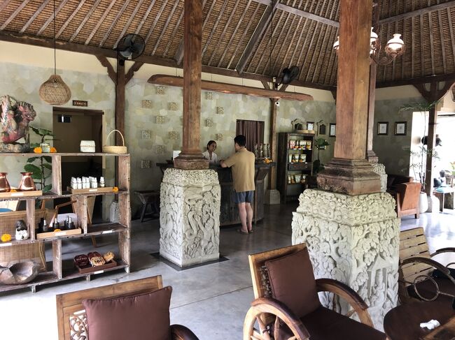 早めにつくので、席でハーブティーがサービスされます。