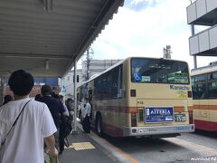 小田急線相武台前駅　1番バス乗り場　14:30頃

ひまわりまつり会場行き臨時直行バス（240円）が約15～20分間隔で運行されています。（所要時間約15分）
その他、小田急線座間駅から路線バス利用で「神社前」下車徒歩10分、
JR相模線「相武台下駅」・「入谷駅」より徒歩約20分です。