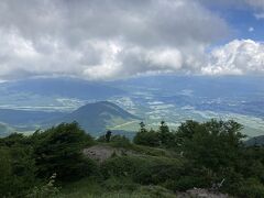 北側の眺め。
嬬恋村のキャベツ畑。
雲の向こうには四阿山が見えるはずだけど、雲の中。