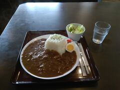 こちらの名物は、お城山カレー。
これで、６００円です。
あとでコーヒー等飲み物をつけると、２５０円増し。