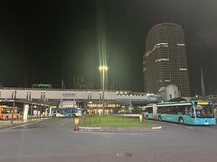 海浜幕張駅からリムジンバスで出発します。
向こうに見えるWBGのビルは、私の前職最後の職場。