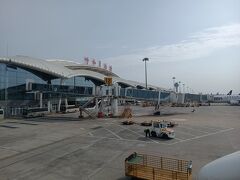 2時間半ちょうどで予定通りフフホトに到着。混雑する上海の空港でも朝早い便はさすがに遅れない。