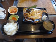 HAPPINさまにご予約いただいた「さかな食堂」でランチ。
金目鯛の焼き魚定食が美味かった。