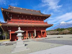 タクシーで富士宮駅から北上します。
最初に訪れたのは、日蓮正宗総本山 大石寺
身延山久遠寺の日蓮宗とは別宗派になります。