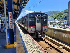 高松に行く前に金毘羅さんへ行くので
坂出駅で乗り換えです。

いやー天気いい！
てか良すぎで暑い！