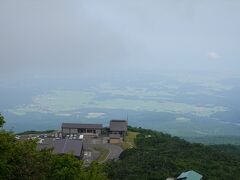 鳥海山 象潟口五合目鉾立の駐車場と山荘